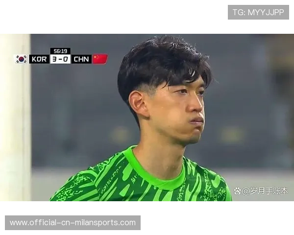 颜骏凌在对抗赛中连续扑出巴尔加斯两记近距离劲射